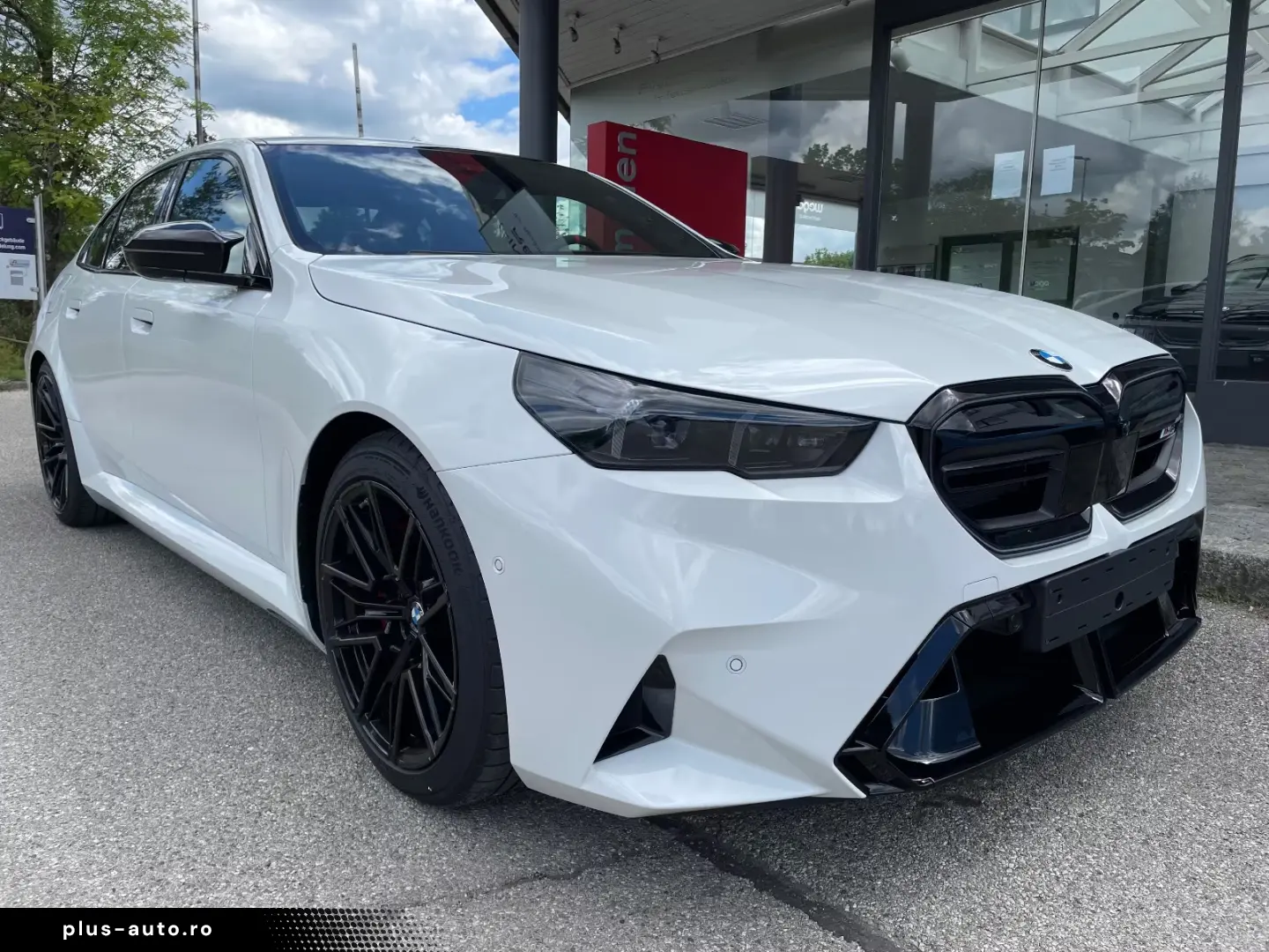 BMW M5 Sedan White-RED-Carbon Pano