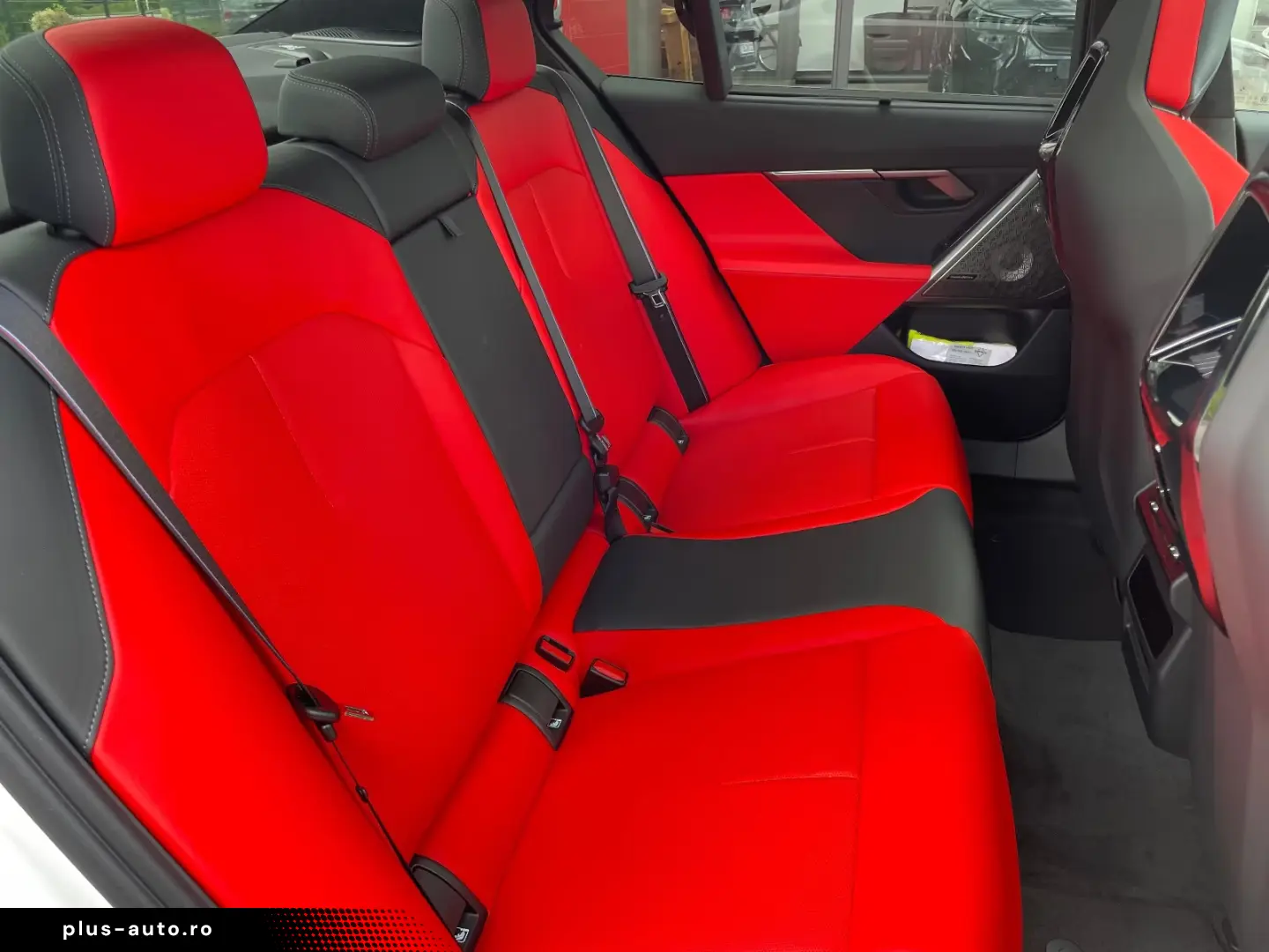 BMW M5 Sedan White-RED-Carbon Pano