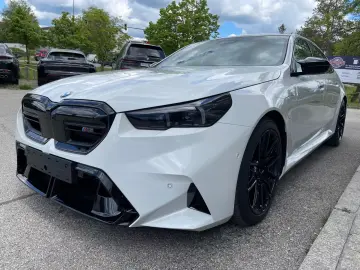 BMW M5 Sedan White-RED-Carbon Pano