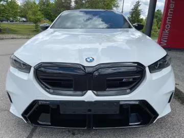 BMW M5 Sedan White-RED-Carbon Pano