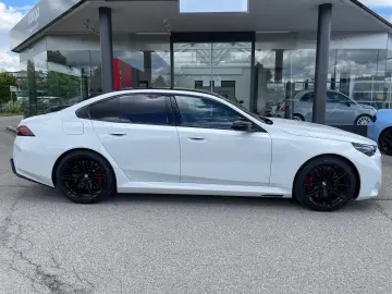 BMW M5 Sedan White-RED-Carbon Pano