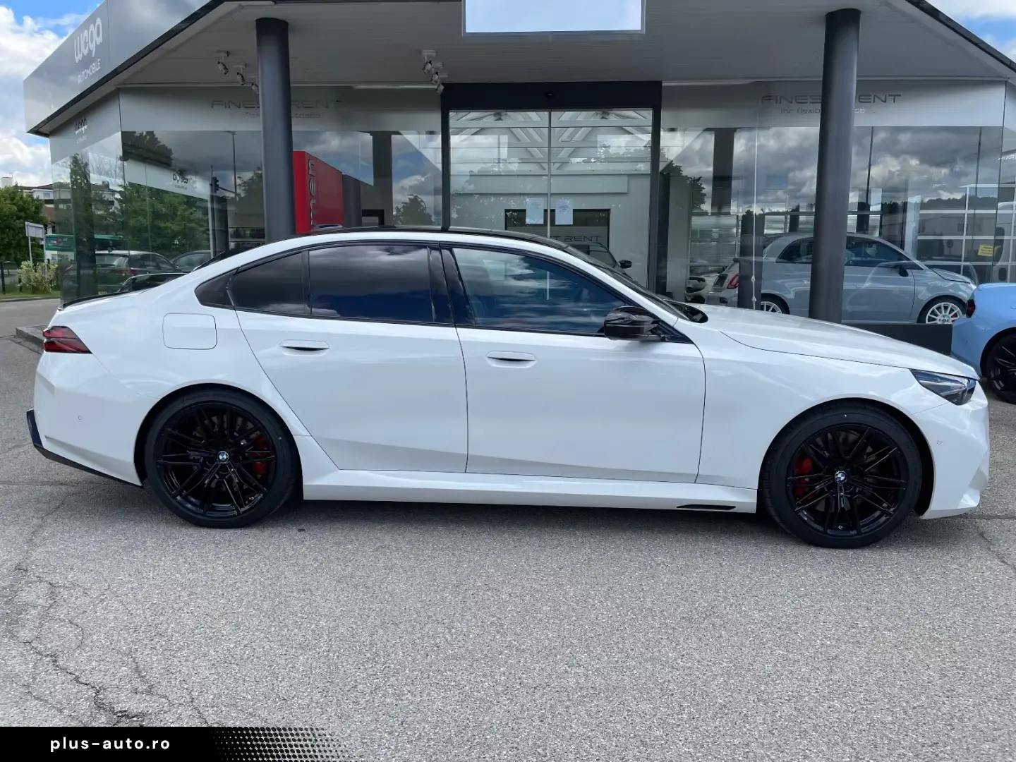 BMW M5 Sedan White-RED-Carbon Pano