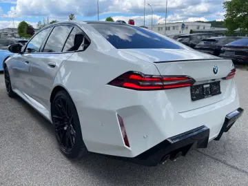 BMW M5 Sedan White-RED-Carbon Pano