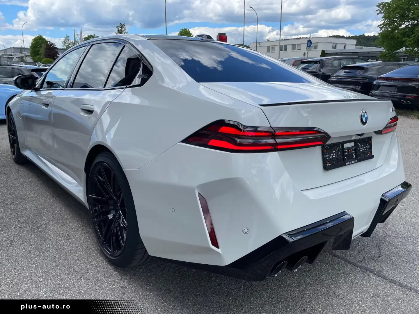 BMW M5 Sedan White-RED-Carbon Pano