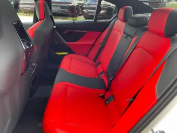 BMW M5 Sedan White-RED-Carbon Pano