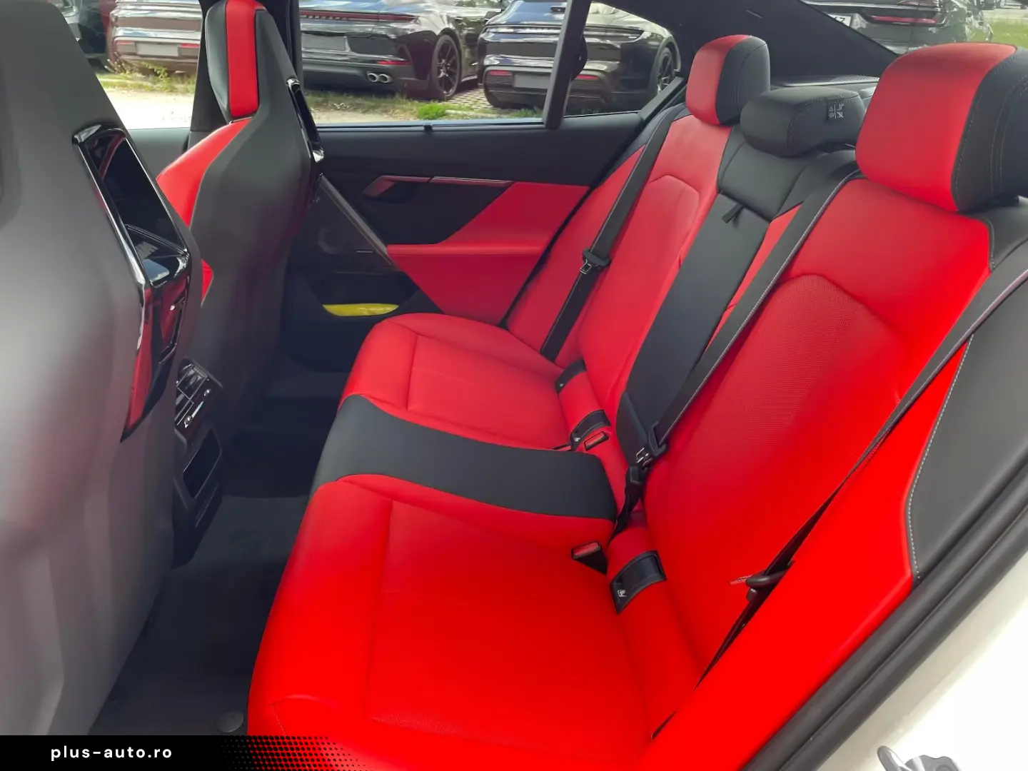 BMW M5 Sedan White-RED-Carbon Pano