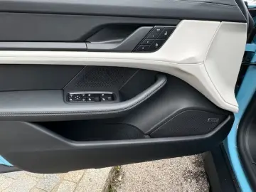 Porsche Taycan Cross Turismo 4 Pano 21  HUD BOSE