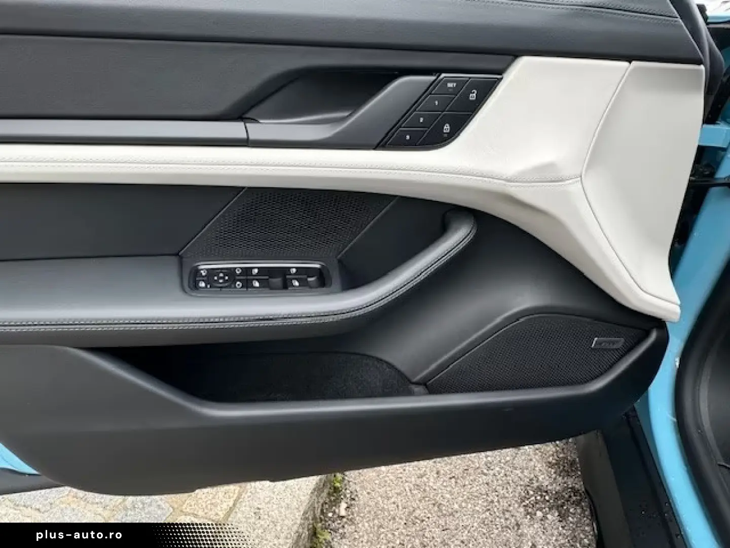 Porsche Taycan Cross Turismo 4 Pano 21  HUD BOSE