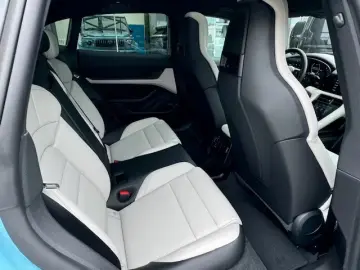 Porsche Taycan Cross Turismo 4 Pano 21  HUD BOSE