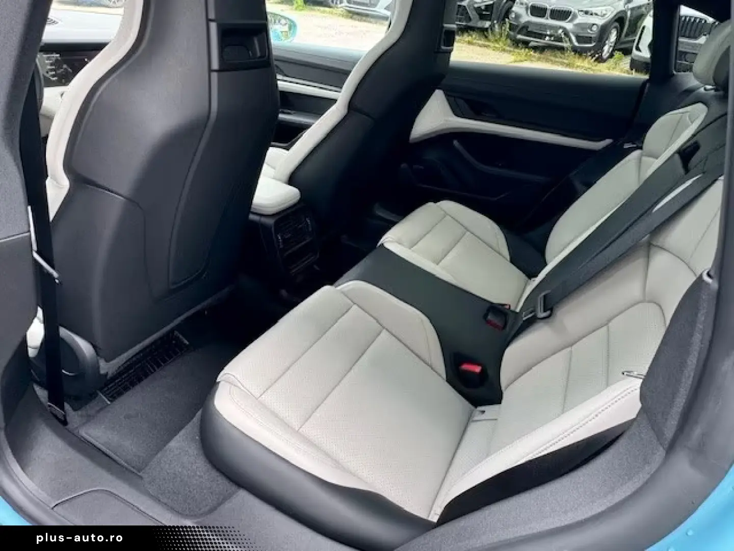 Porsche Taycan Cross Turismo 4 Pano 21  HUD BOSE