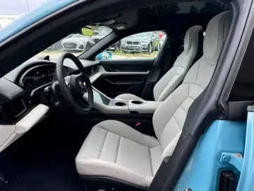 Porsche Taycan Cross Turismo 4 Pano 21  HUD BOSE