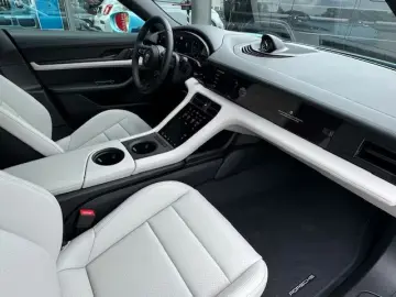 Porsche Taycan Cross Turismo 4 Pano 21  HUD BOSE