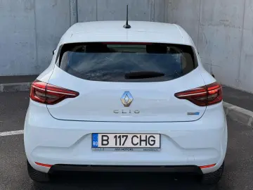 Renault Clio V full hybrid 145 cp