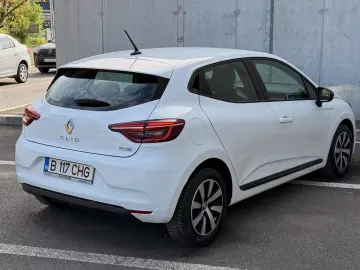 Renault Clio V full hybrid 145 cp