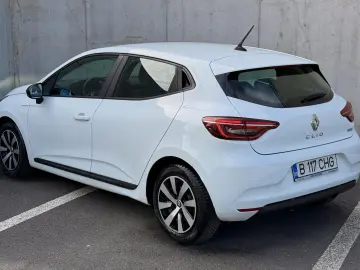 Renault Clio V full hybrid 145 cp