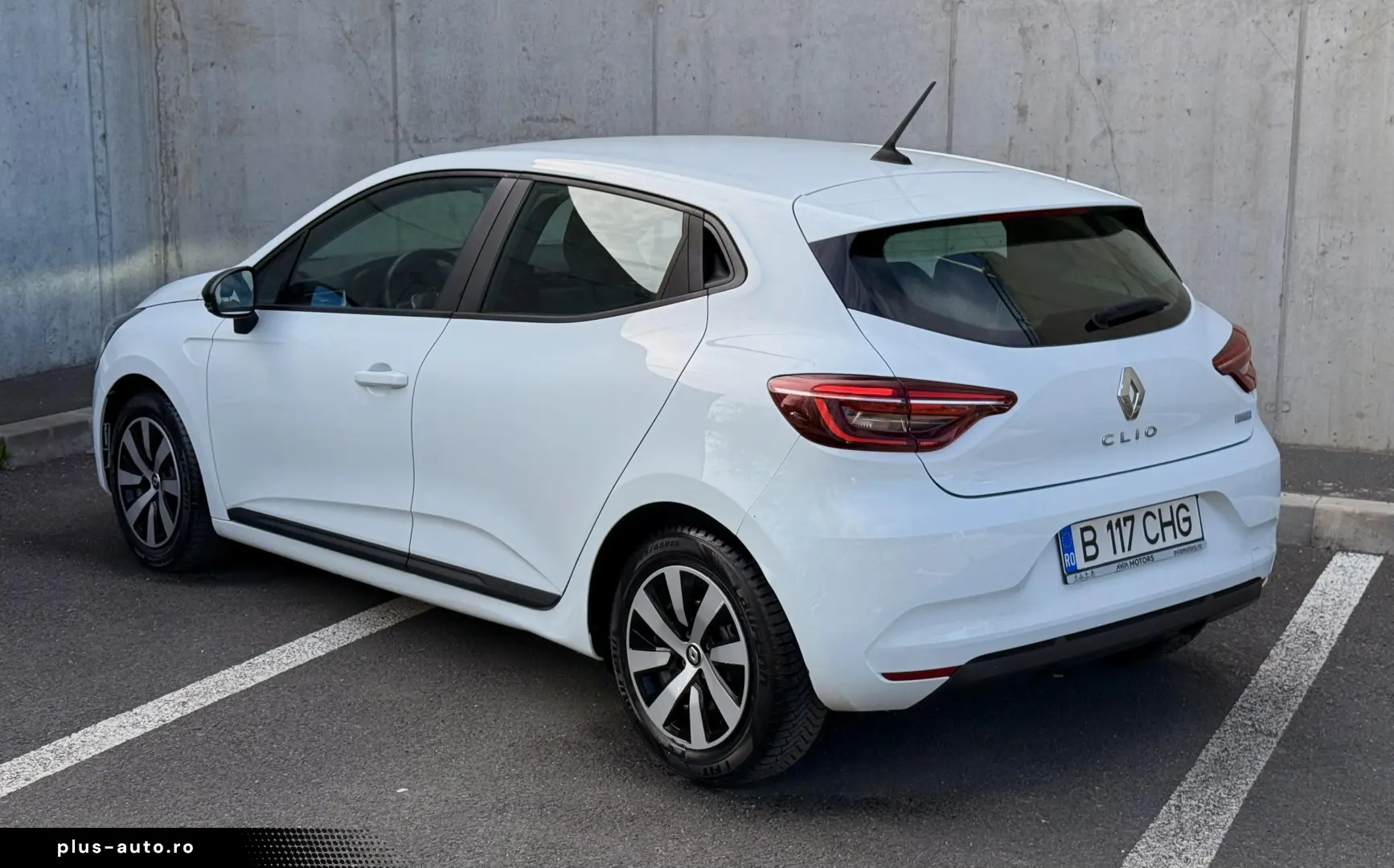 Renault Clio V full hybrid 145 cp