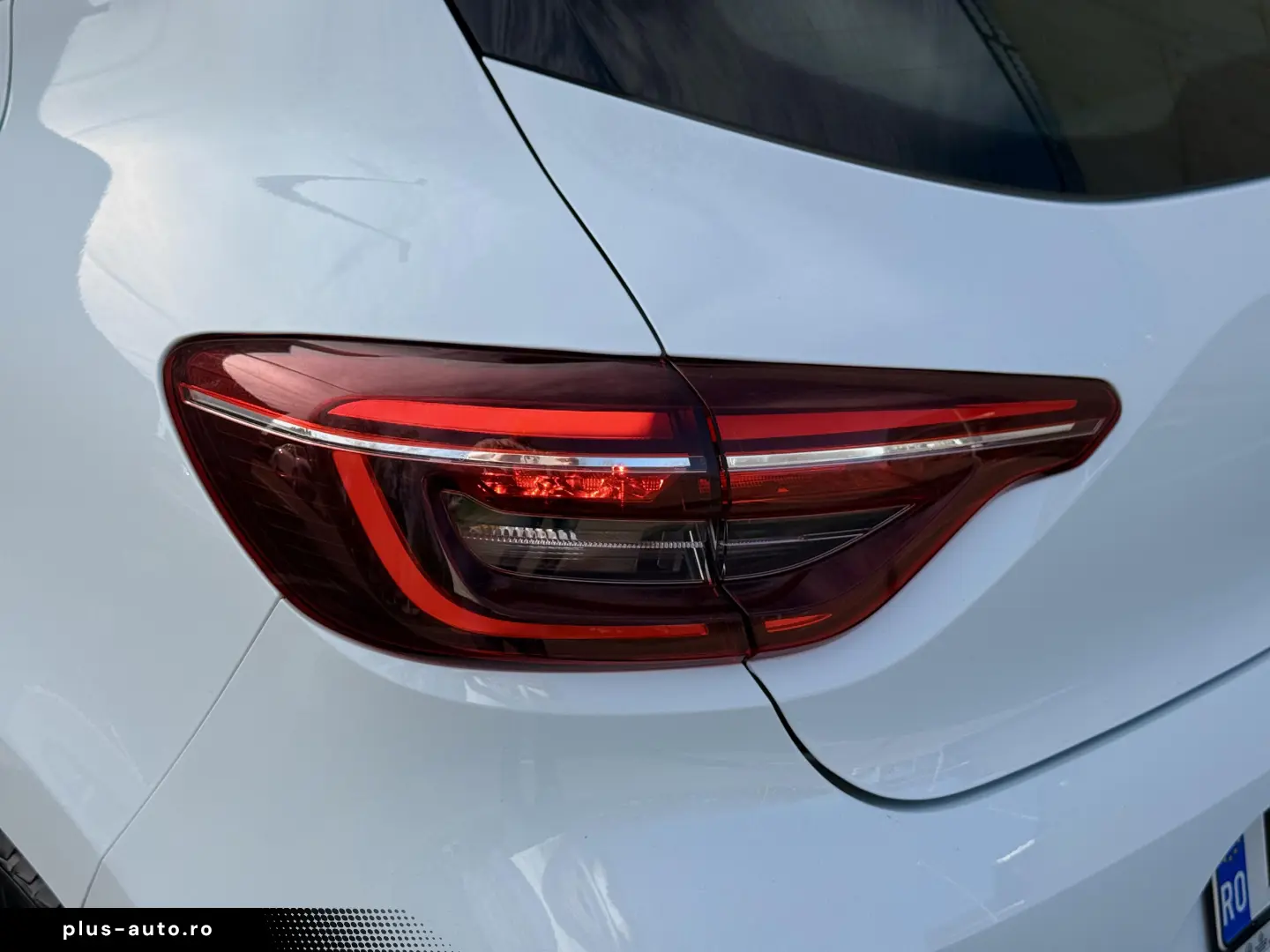 Renault Clio V full hybrid 145 cp