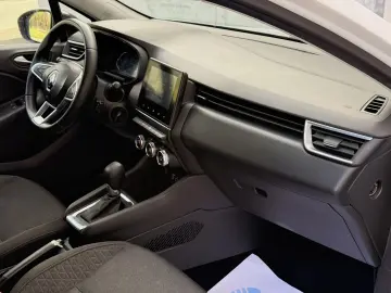 Renault Clio V full hybrid 145 cp