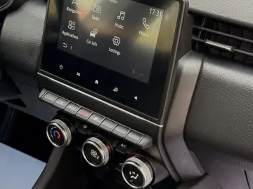 Renault Clio V full hybrid 145 cp