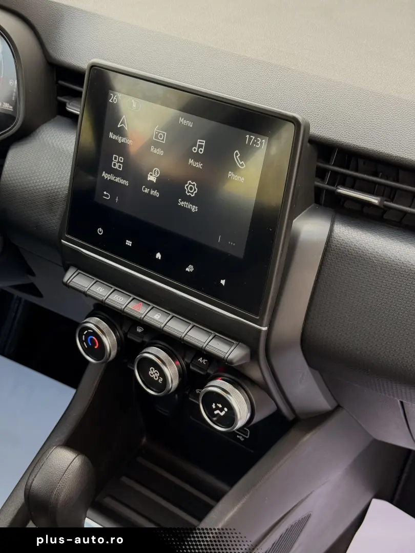 Renault Clio V full hybrid 145 cp