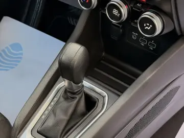 Renault Clio V full hybrid 145 cp