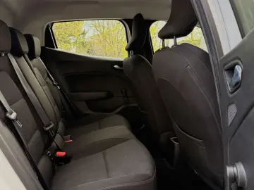 Renault Clio V full hybrid 145 cp