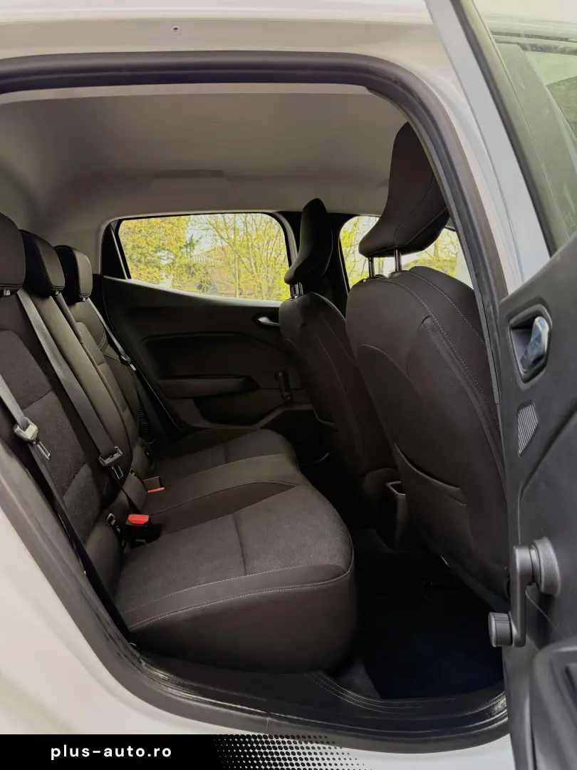 Renault Clio V full hybrid 145 cp