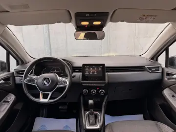 Renault Clio V full hybrid 145 cp