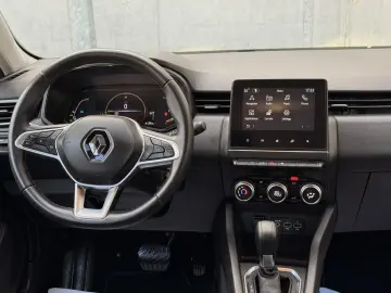 Renault Clio V full hybrid 145 cp