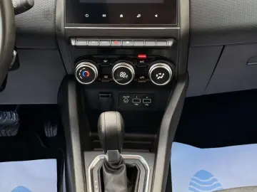 Renault Clio V full hybrid 145 cp