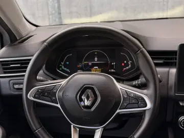 Renault Clio V full hybrid 145 cp