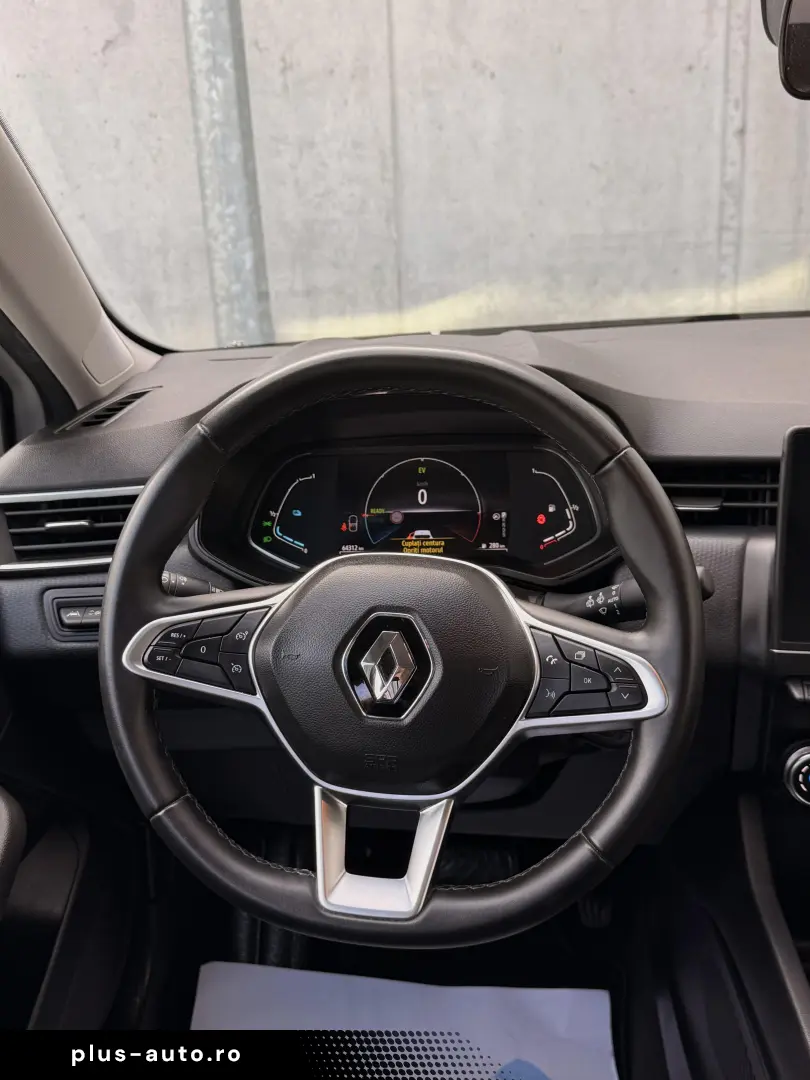 Renault Clio V full hybrid 145 cp