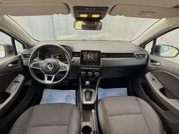 Renault Clio V full hybrid 145 cp