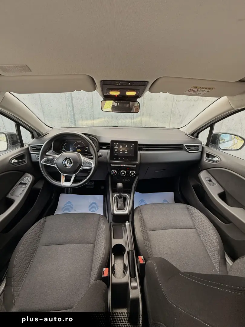 Renault Clio V full hybrid 145 cp