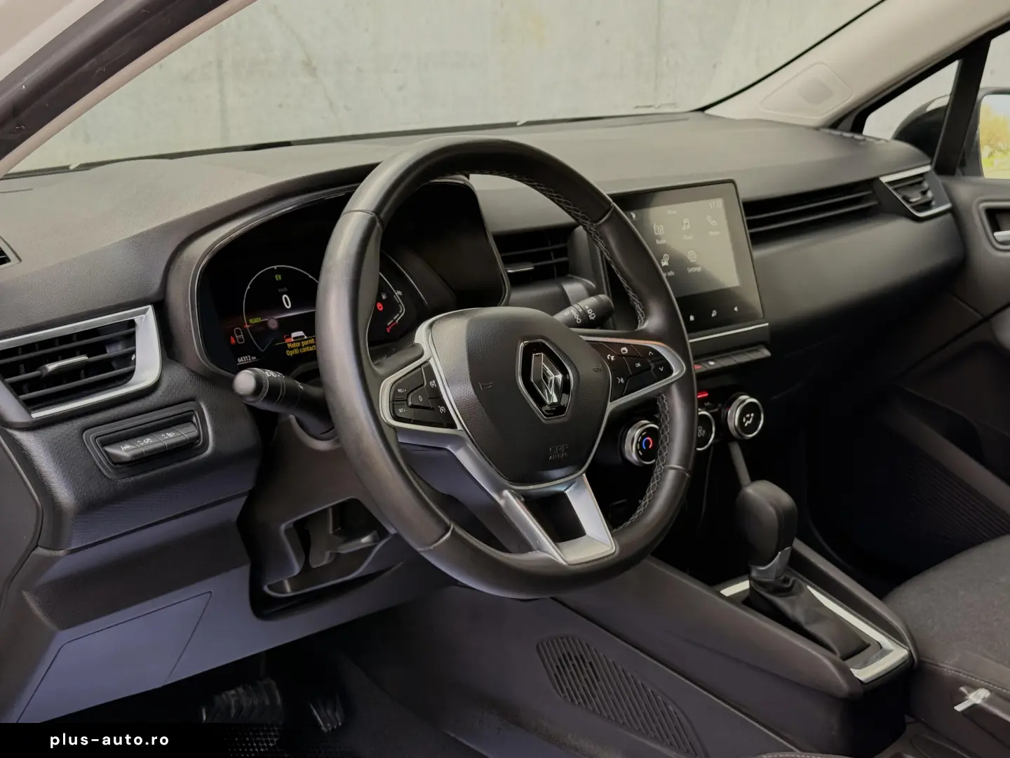 Renault Clio V full hybrid 145 cp