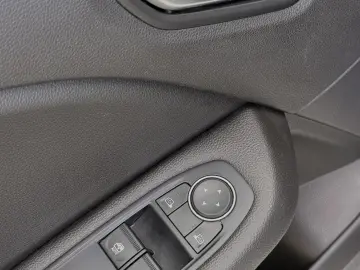 Renault Clio V full hybrid 145 cp