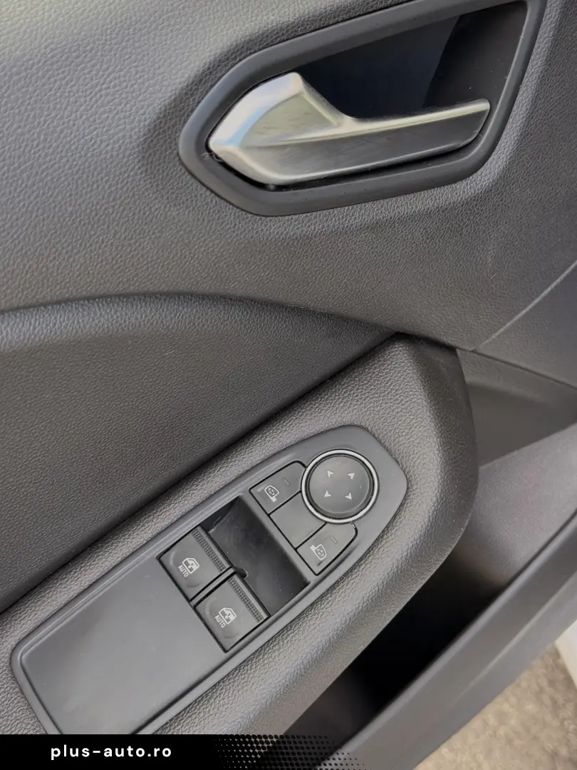 Renault Clio V full hybrid 145 cp