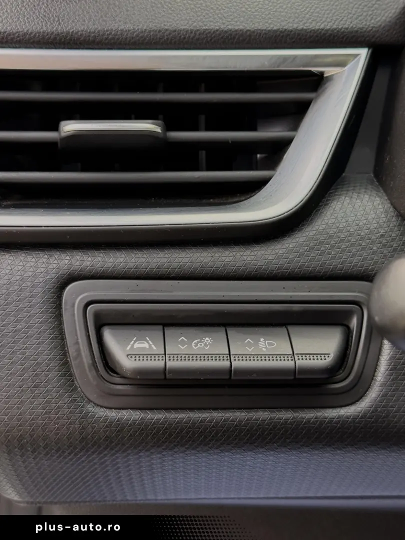 Renault Clio V full hybrid 145 cp