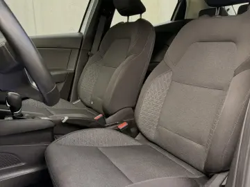 Renault Clio V full hybrid 145 cp