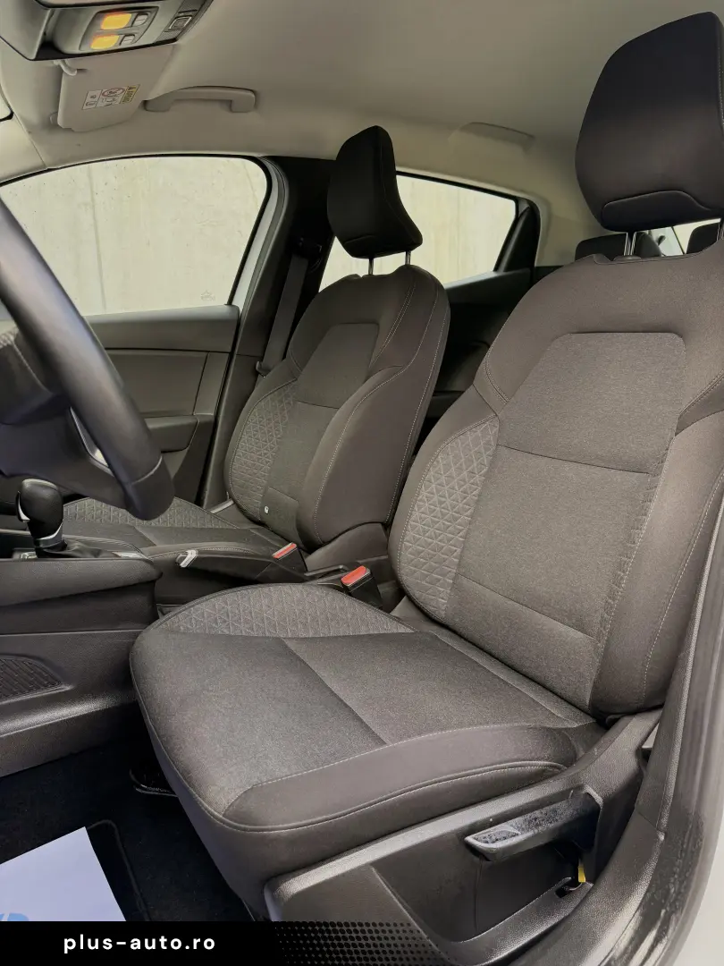 Renault Clio V full hybrid 145 cp