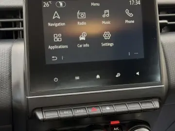 Renault Clio V full hybrid 145 cp