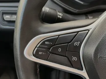 Renault Clio V full hybrid 145 cp