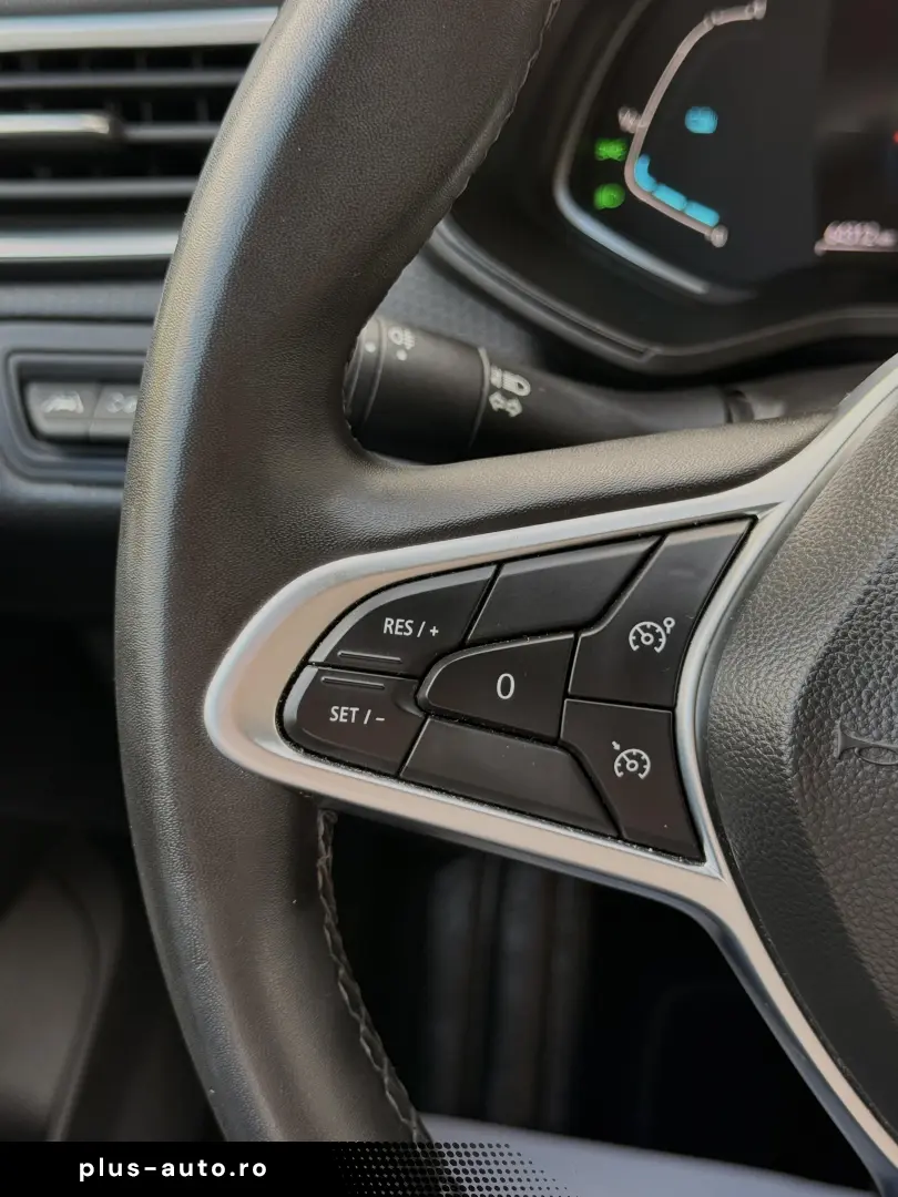 Renault Clio V full hybrid 145 cp