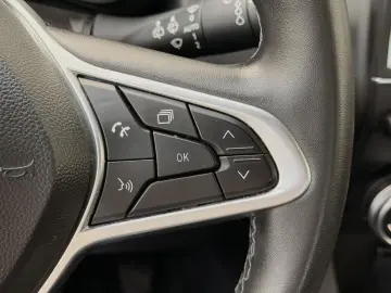 Renault Clio V full hybrid 145 cp