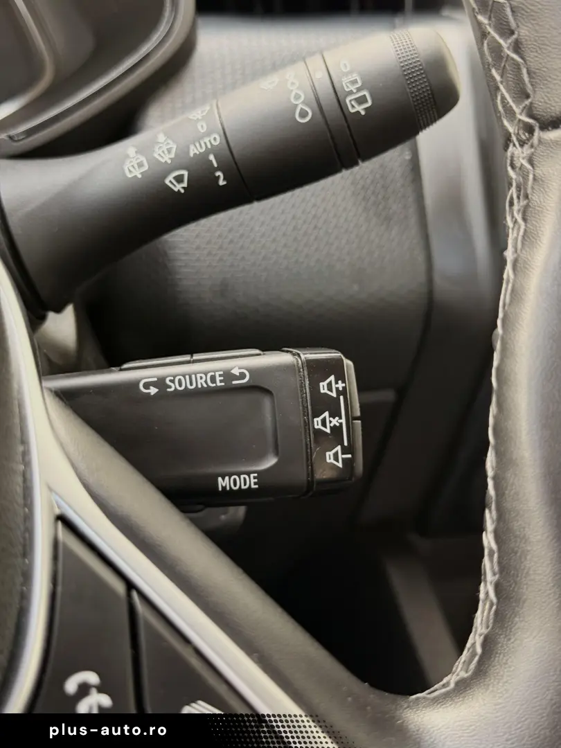 Renault Clio V full hybrid 145 cp