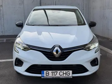 Renault Clio V full hybrid 145 cp