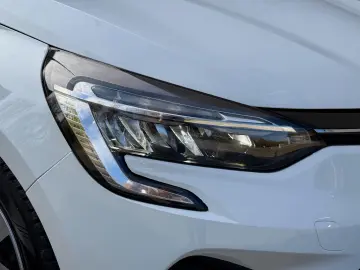 Renault Clio V full hybrid 145 cp