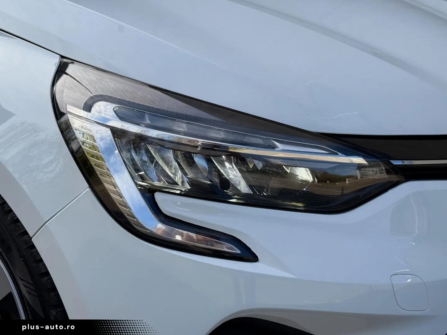 Renault Clio V full hybrid 145 cp