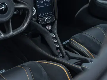 MCLAREN 720S 4.0 V8 Performance   Lantana Purple   MSO B