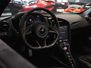 MCLAREN 720S Spider-B&W-McLaren Perf. Plus Pack-Steuer!